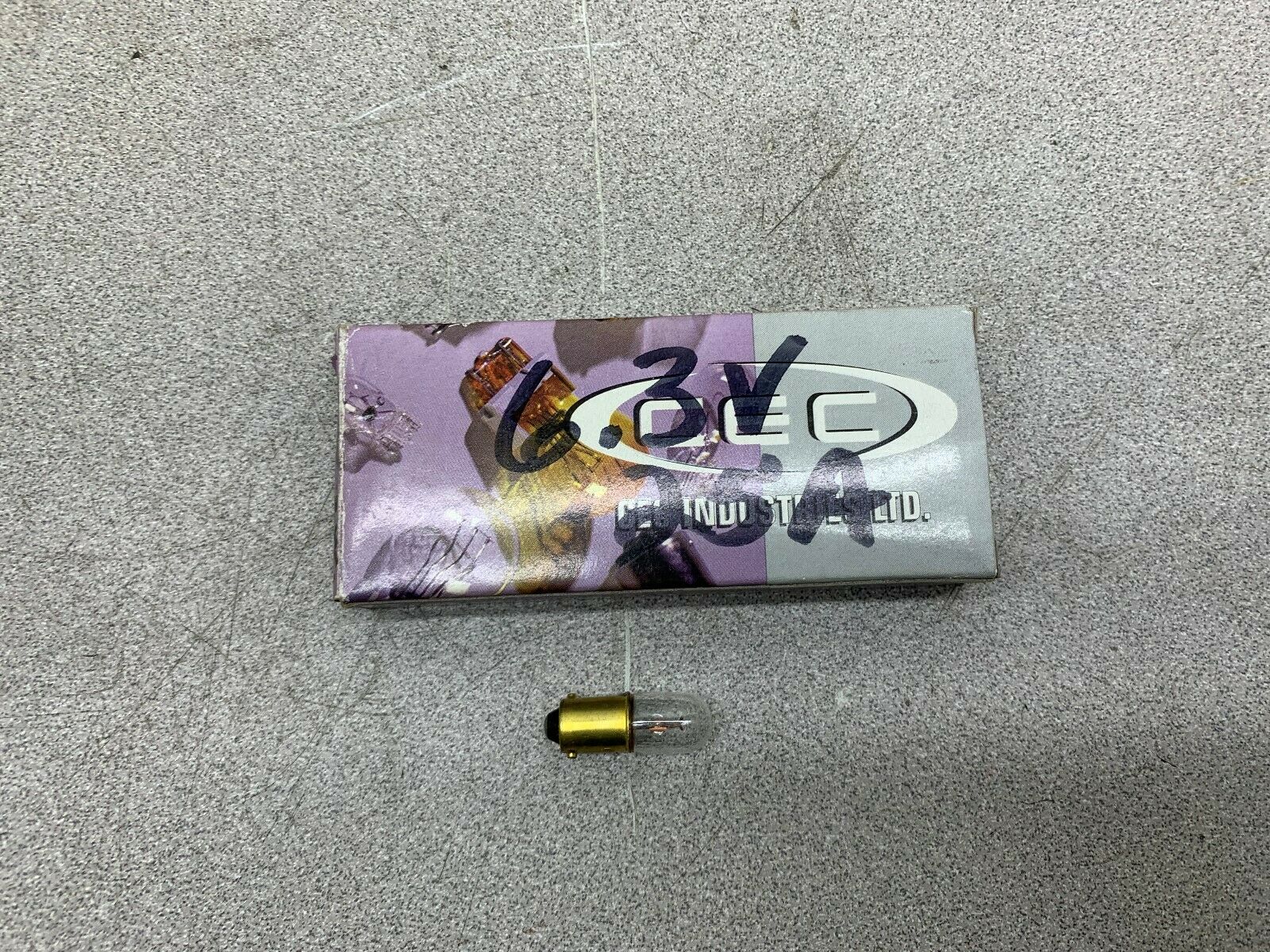 BOX OF 4 NEW IN BOX CEC BULB 1866