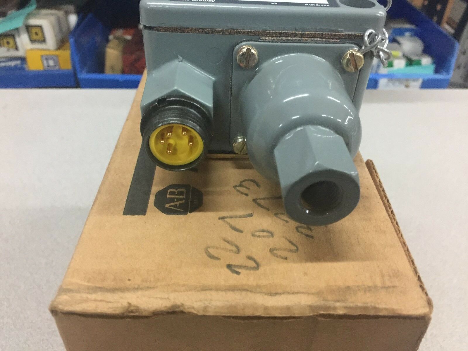 NEW IN BOX ALLEN BRADLEY PRESSURE CONTROL SWITCH 836T-T253JX24X15