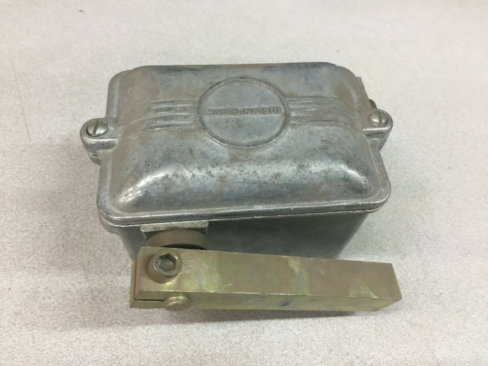 NEW NO BOX JOSLYN CLARK 25AMP 600VAC PILOT DUTY LIMIT SWITCH 102-BST 22