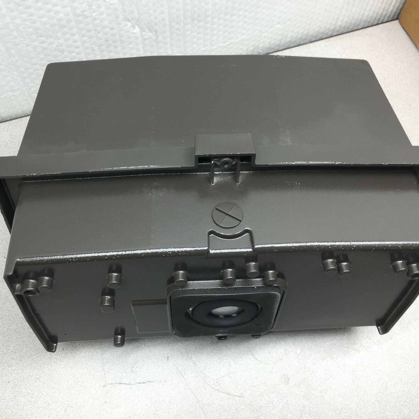 NEW IN BOX LUMARK LIGHTING WALL MOUNT LIGHT MVWL-100-MT-U