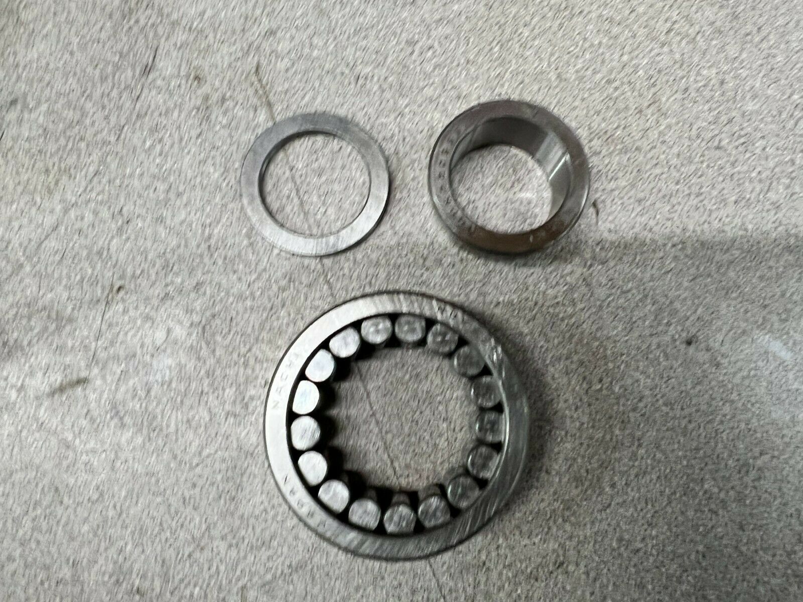 NEW IN BOX NACHI NUK2205S1N NUPK2205S6 BEARING 025-5