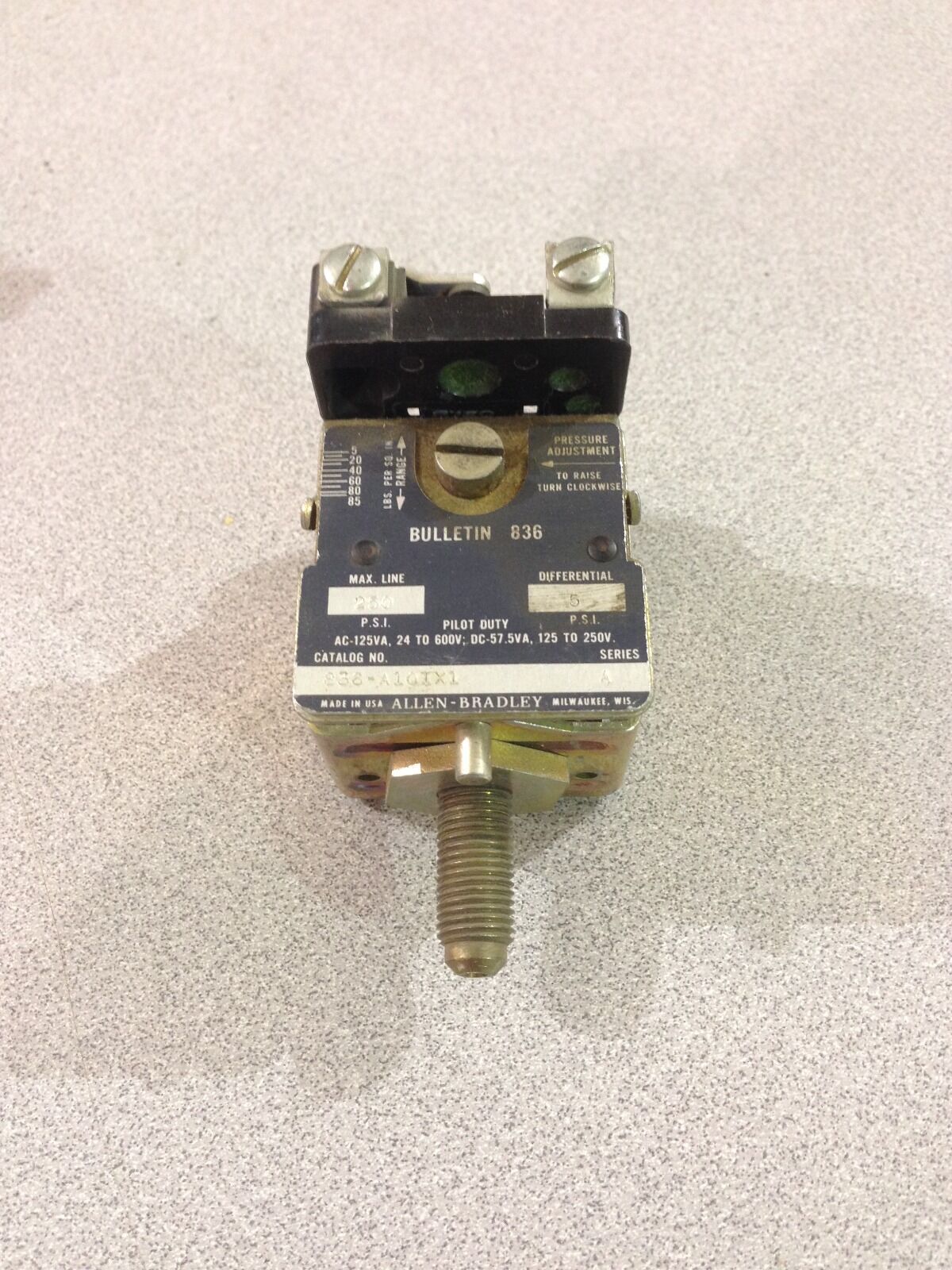 USED ALLEN-BRADLEY PRESSURE CONTROL SWITCH 836-A101X1 SERIES A (D14)