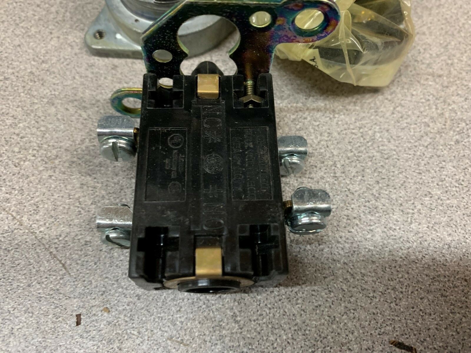 NEW IN BOX GE SWITCH CR2940US202B