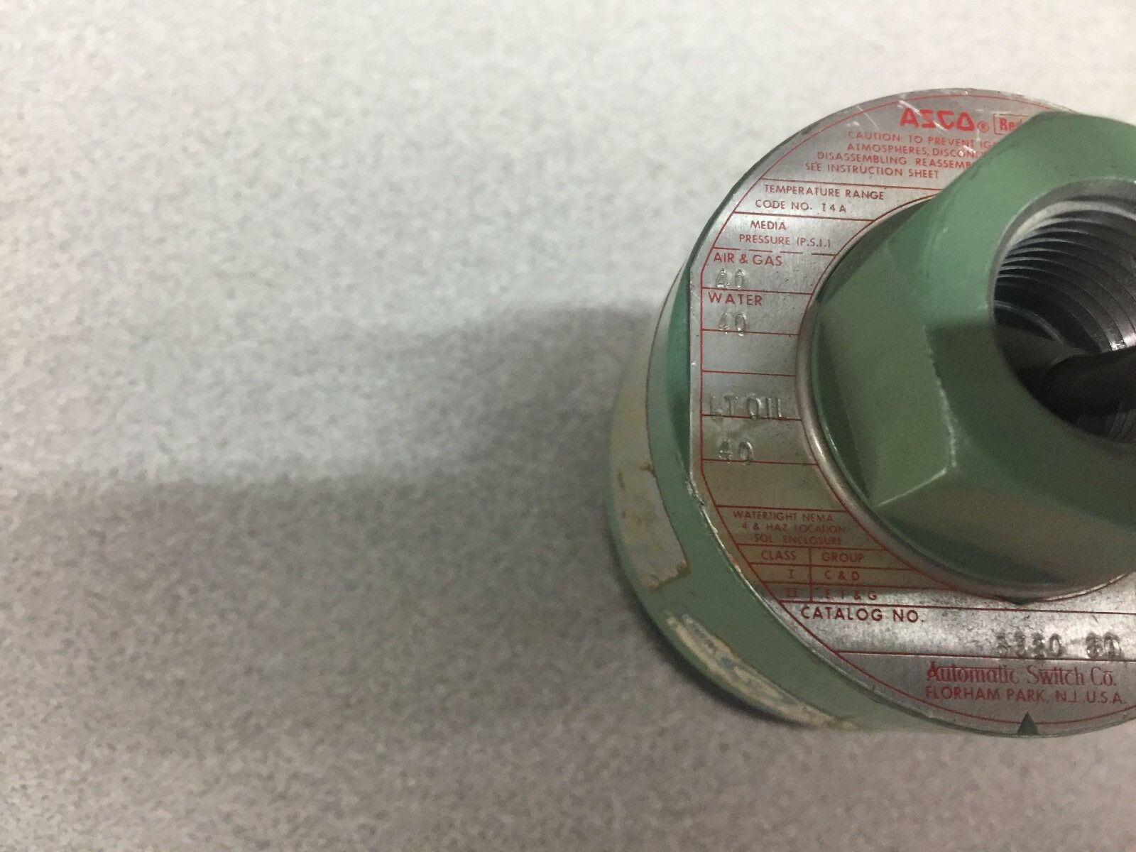 NEW NO BOX ASCO 1/4"NPT40PSI 120VAC SOLENOID VALVE 832080