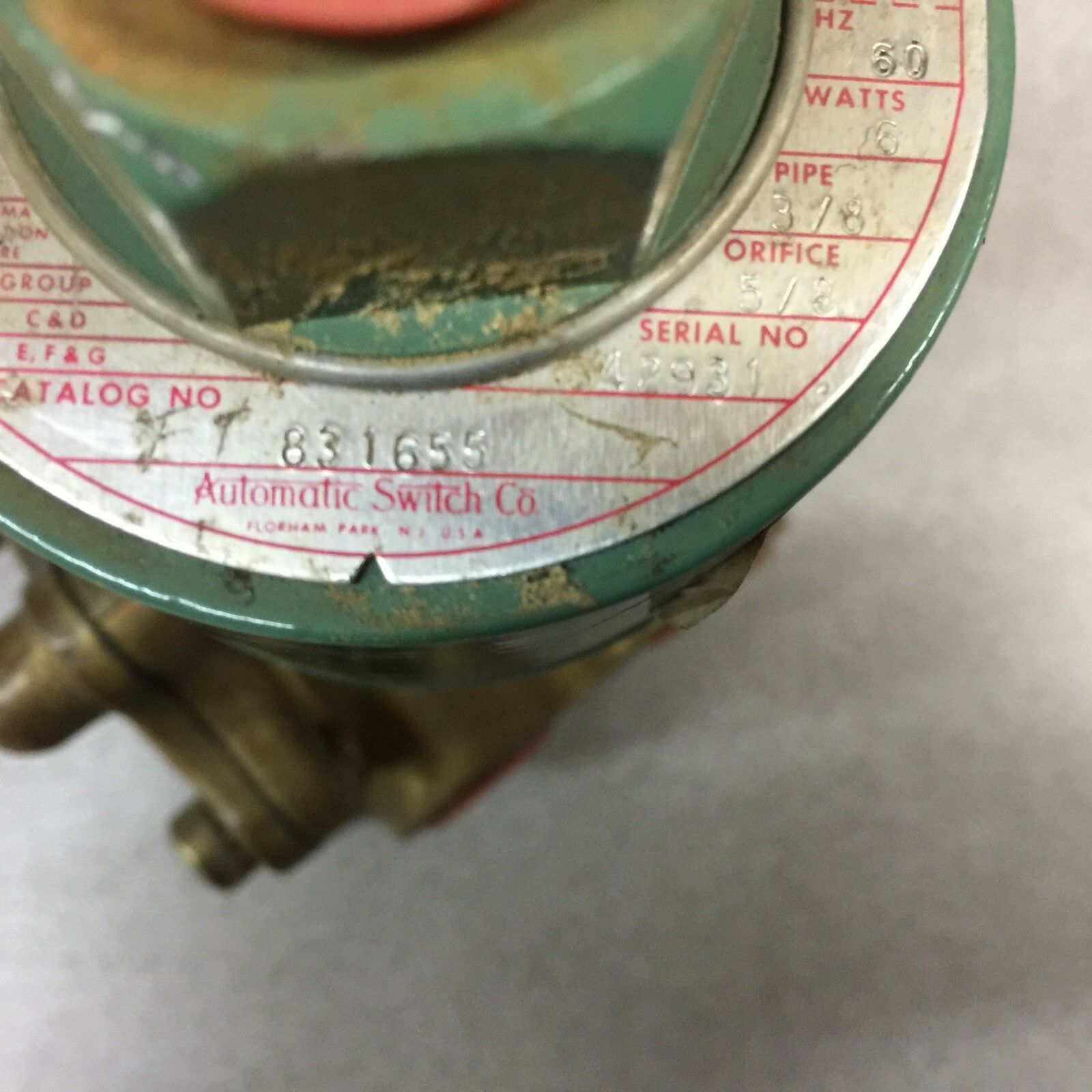 NEW NO BOX ASCO 3/8NPT 10-125PSI 120VAC SOLENOID VALVE 831655