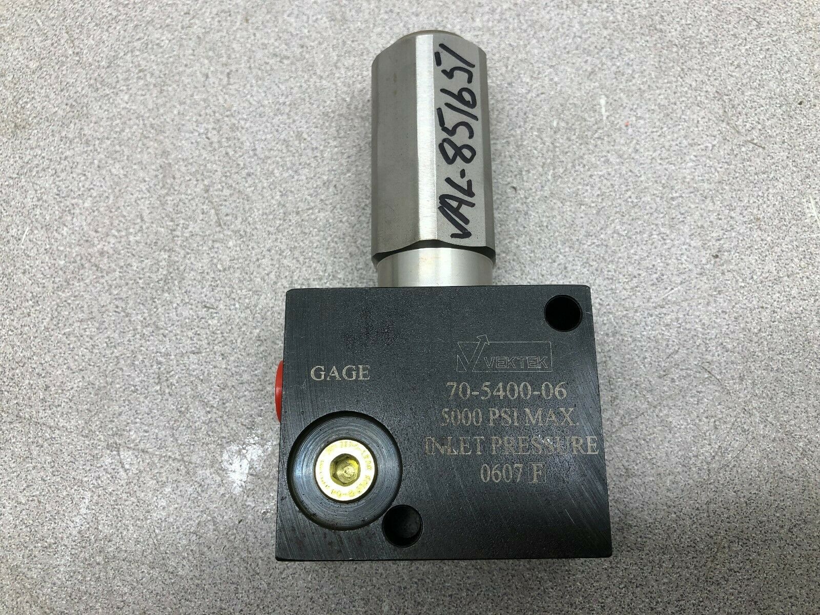 NEW NO BOX VEKTEK 1500-5000 PSI RANGE PRESSURE LIMITING VALVE 70-5400-06