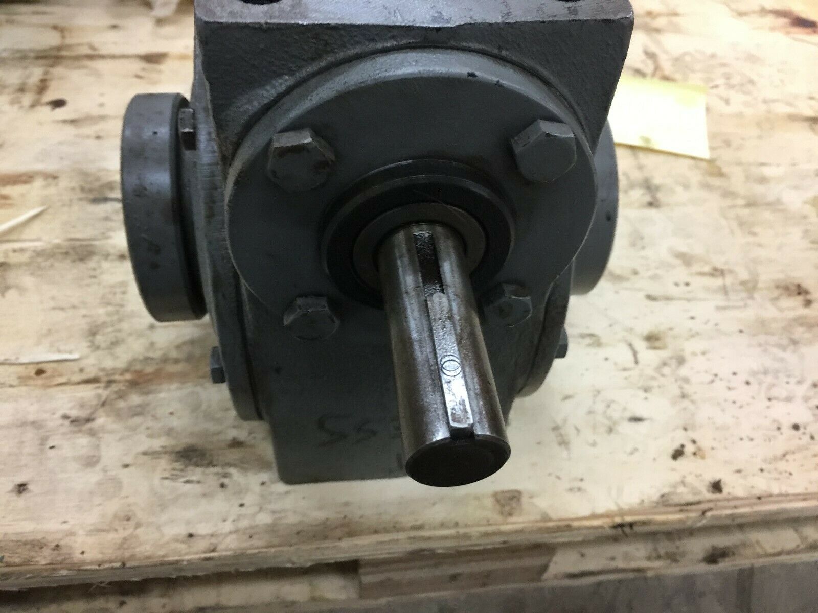 USED HUB CITY MODEL 322 60:1 RATIO ANGLED GEAR REDUCER 02-20-10809-322