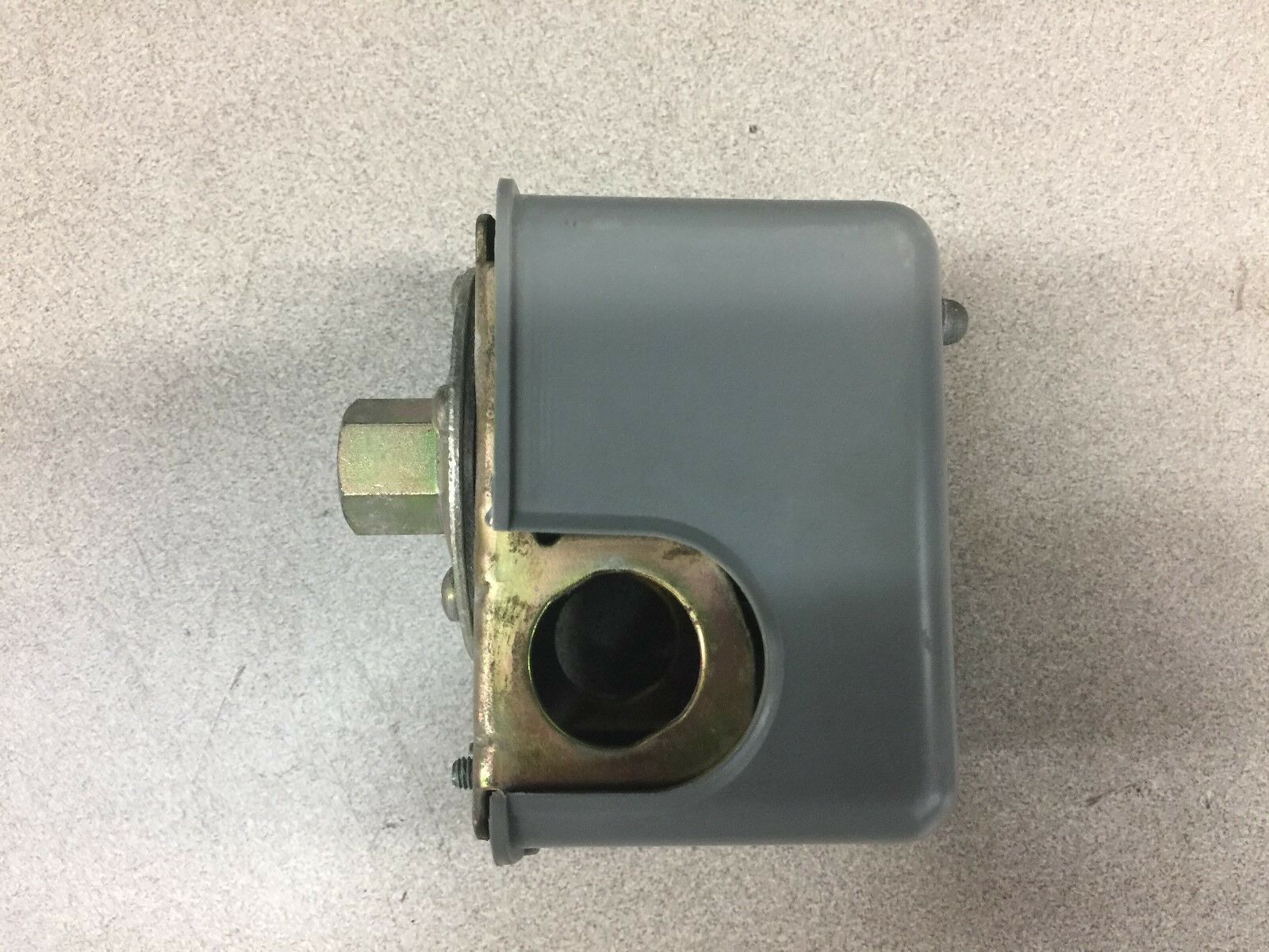 NEW NO BOX SQUARE D PRESSURE SWITCH 20-40PSI 9013 FSG2S26