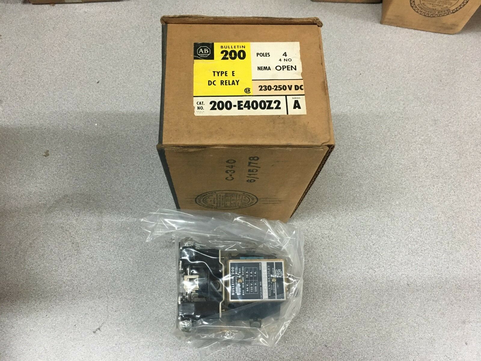 NEW IN BOX ALLEN BRADLEY RELAY 200-E400Z2 SERIES A