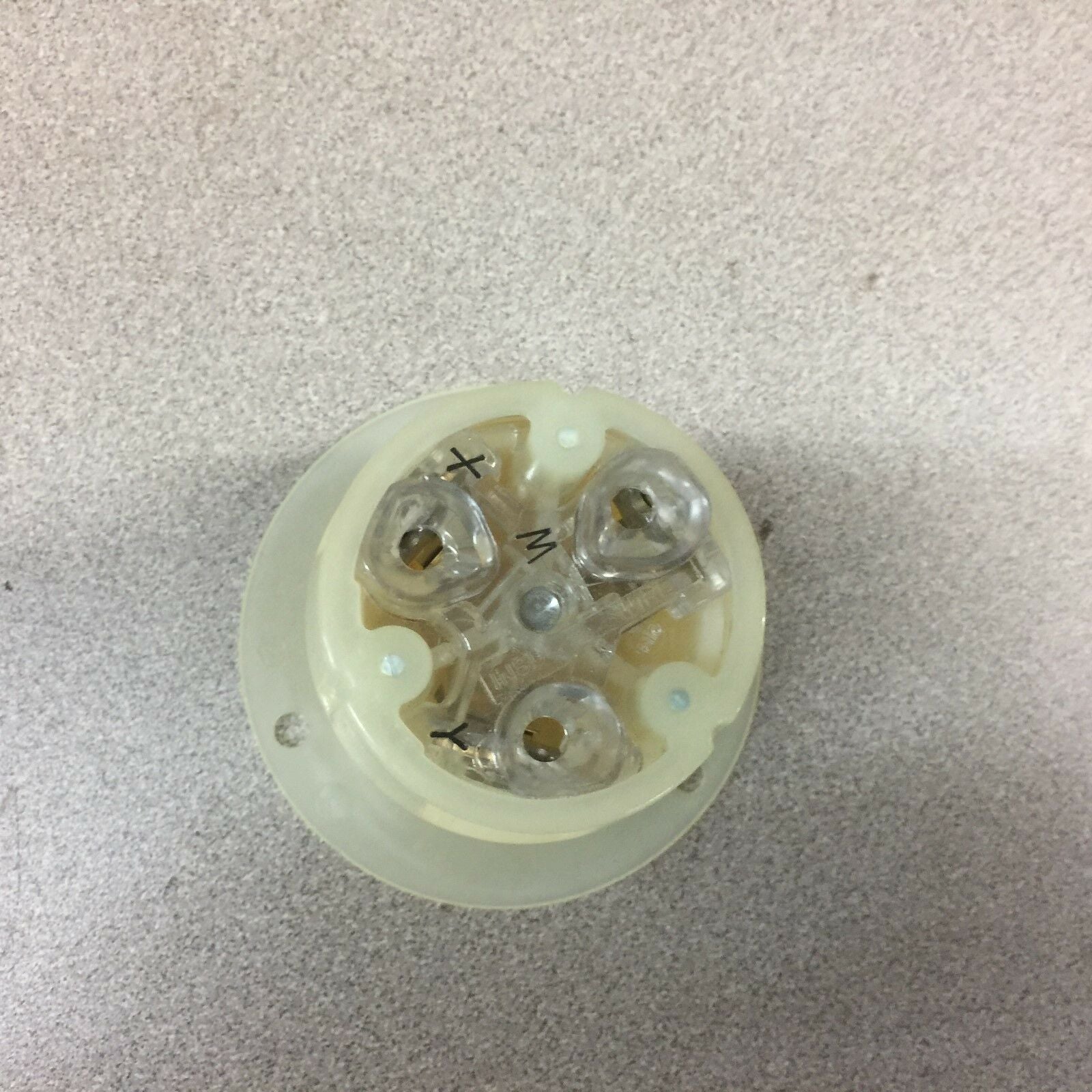 NEW IN BOX 9 EA TWIST LOCK INSULGRIP 30 AMP 3 WIRE RECEPTICAL 3335C