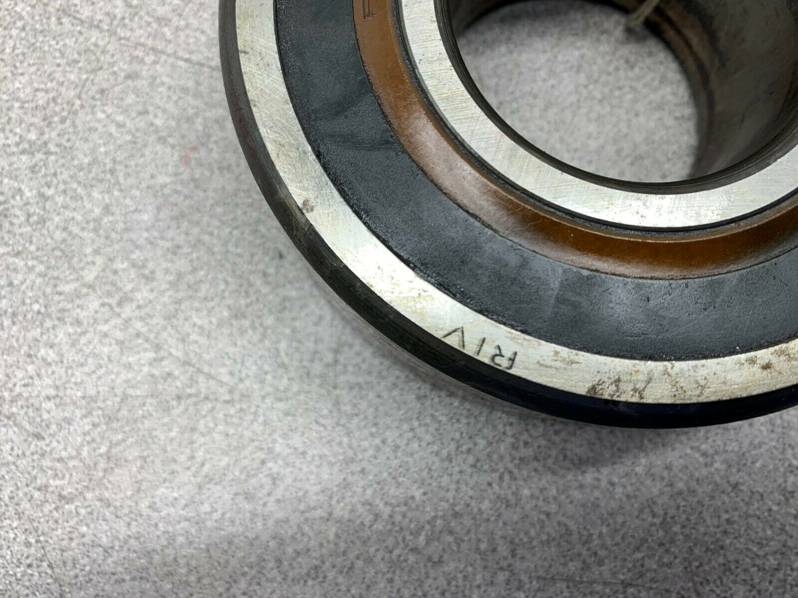 NEW NO BOX RIV BEARING BL45