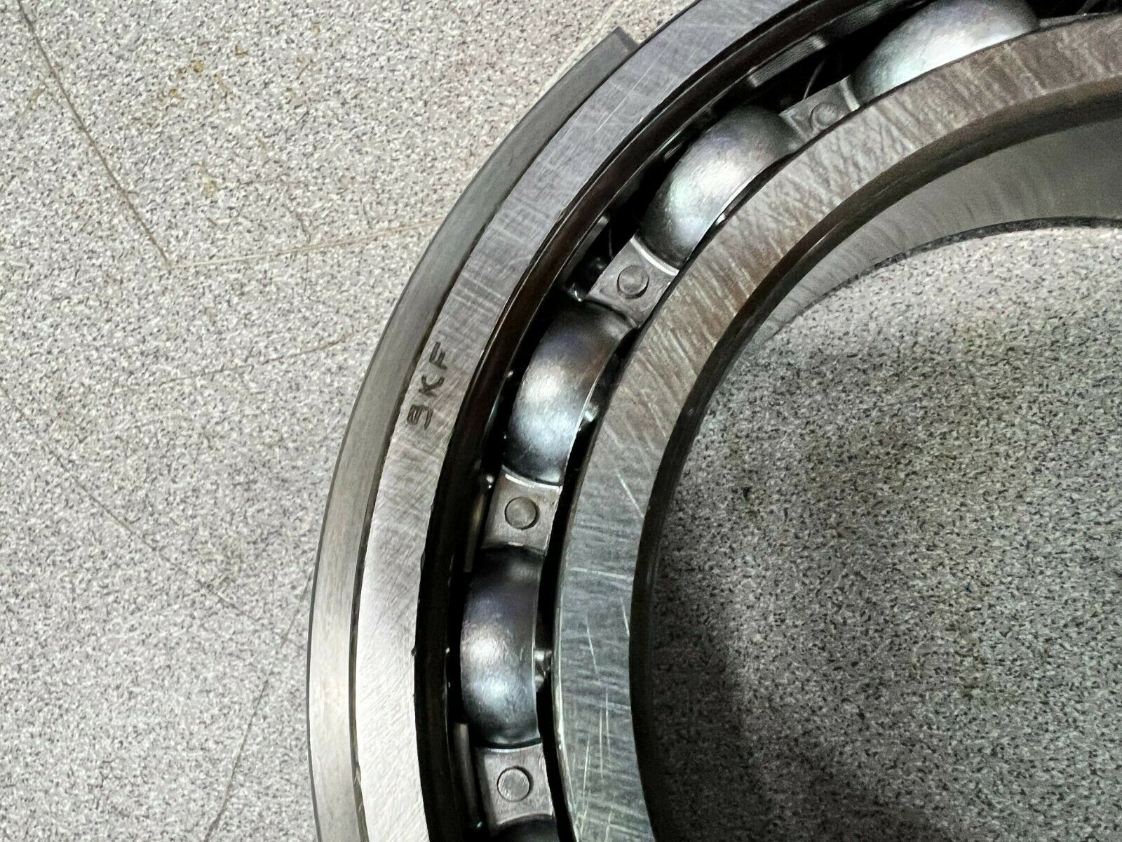 NEW IN BOX DT/SKF 119-L ROLLER BEARING 6019 NR