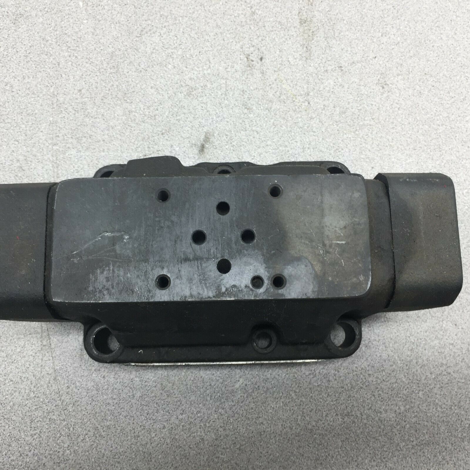 NEW NO BOX VICKERS PILOT OPERATED VALVE DG5S4-046C-T-M-FW-B5-60