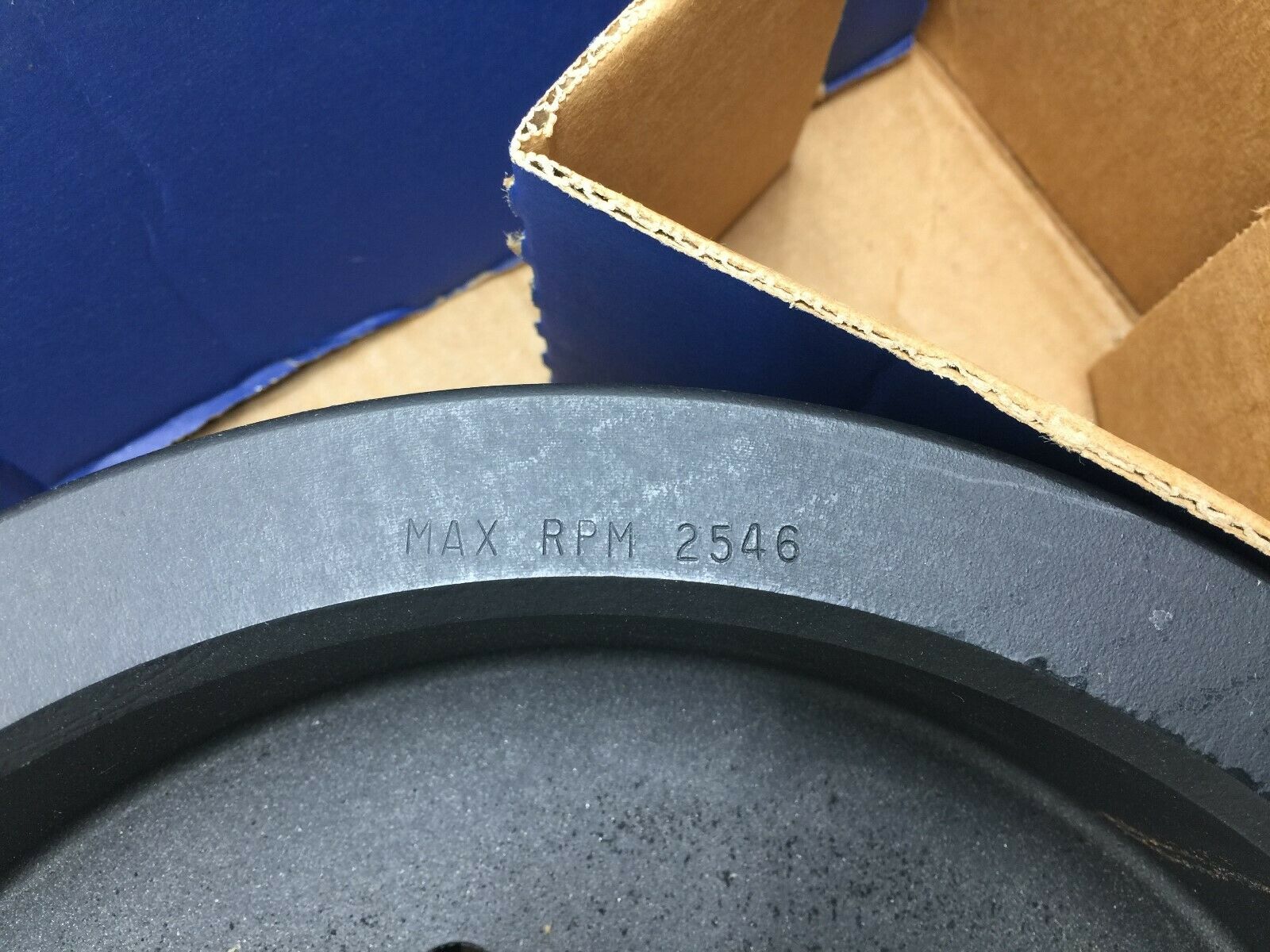 NEW IN BOX 4V 2546 RPM MAX V-BELT PULLEY 4 5V 975 E
