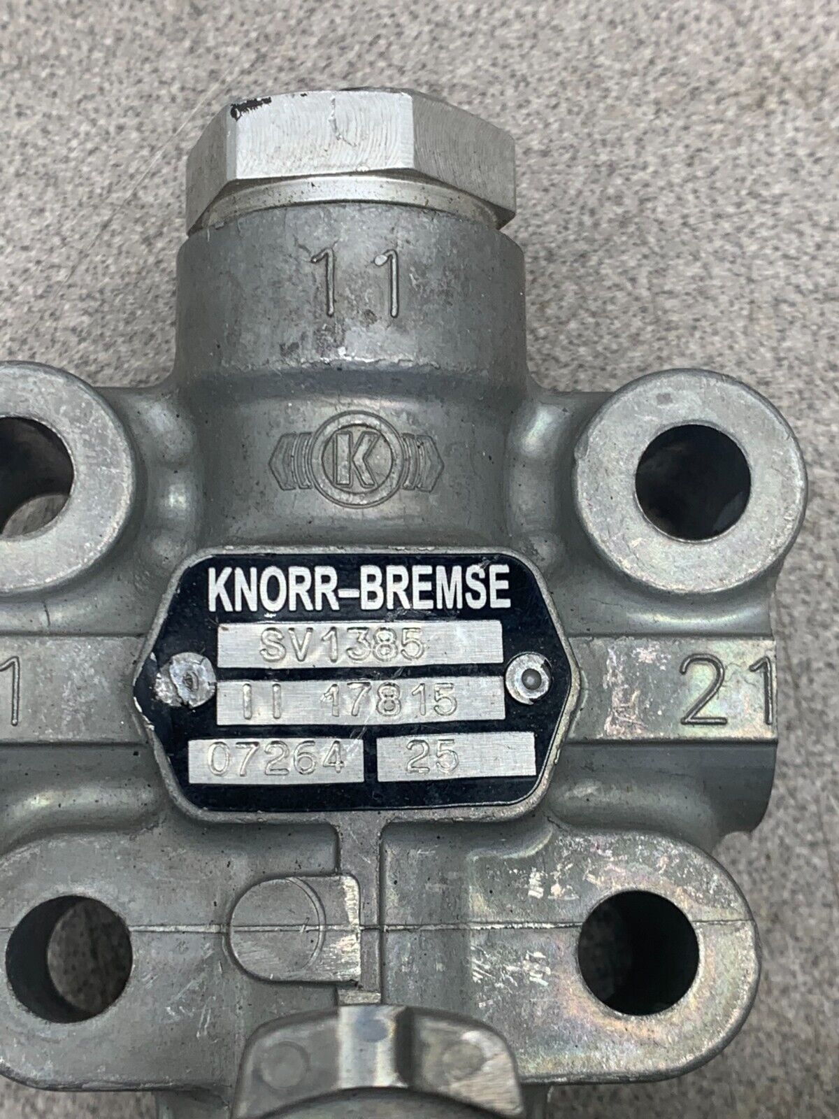 NEW NO BOX KNORR-BREMSE PART SV1385 VALVE II 17815