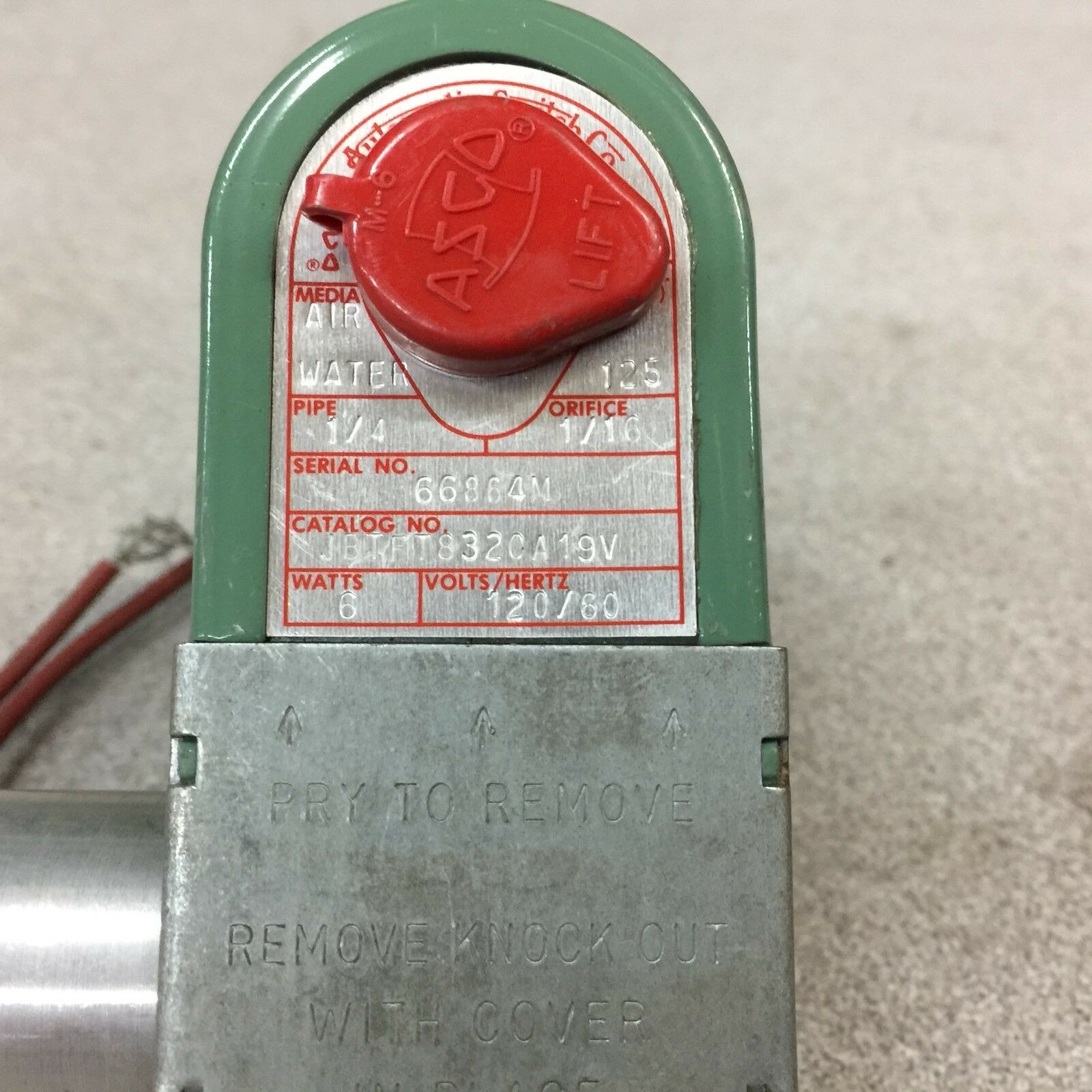 NEW NO BOX ASCO 1/4NPT 125PSI 120VAC SOLENOID VALVE JBTFT8320A19V