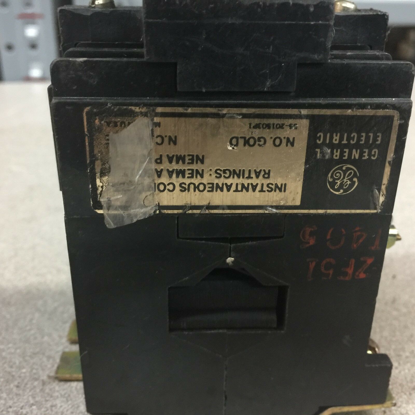 NEW NO BOX GE PNEUMATIC TIMER 5-200 SEC 115 V COIL CR122B040**F