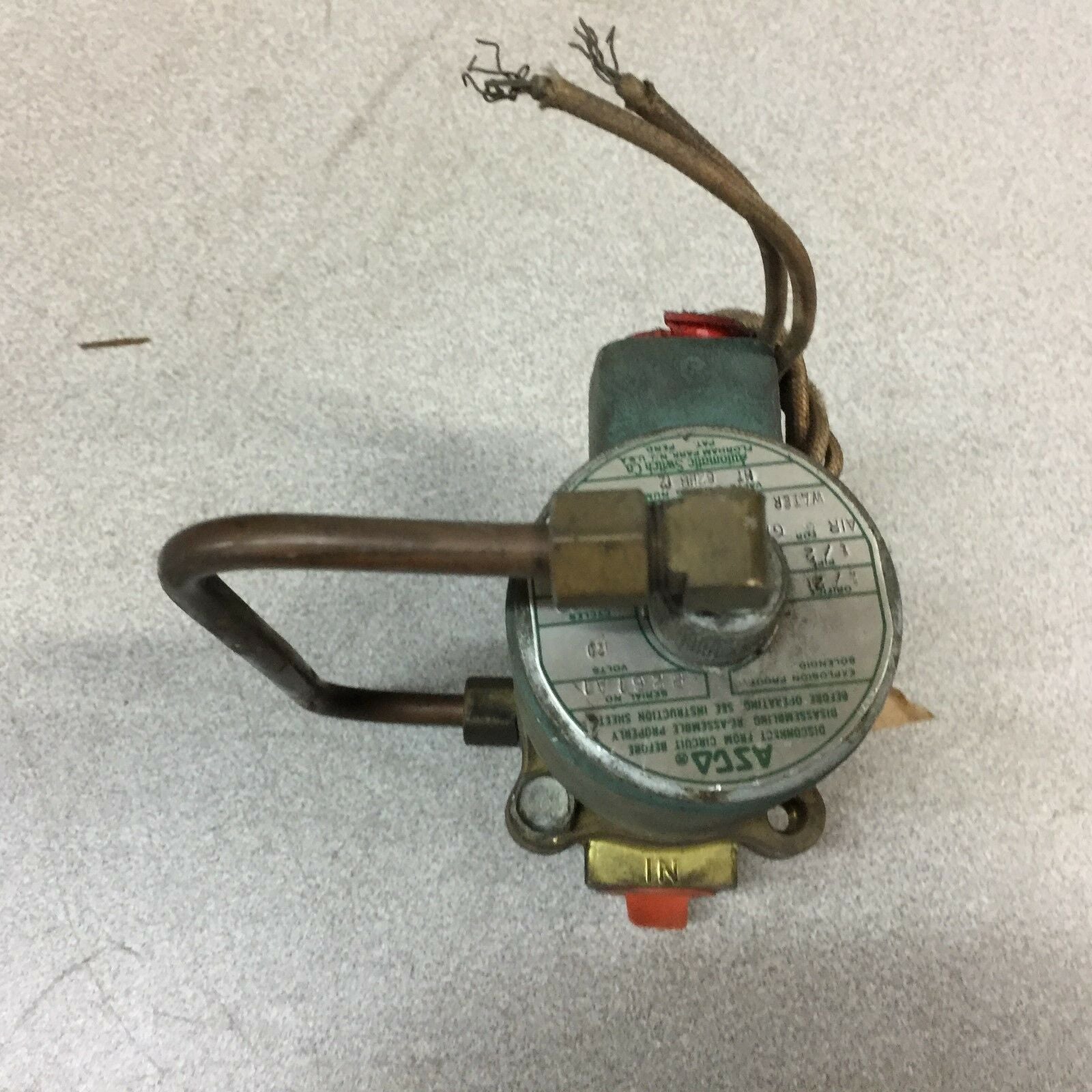 NEW NO BOX ASCO 1/2NPT 5-250PSI 120VAC SOLENOID VALVE HT 8211B 12