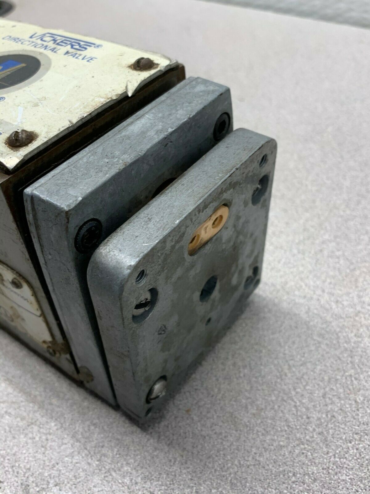 USED VICKERS DIRECTIONAL VALVE DG4S4 016C H 50 G