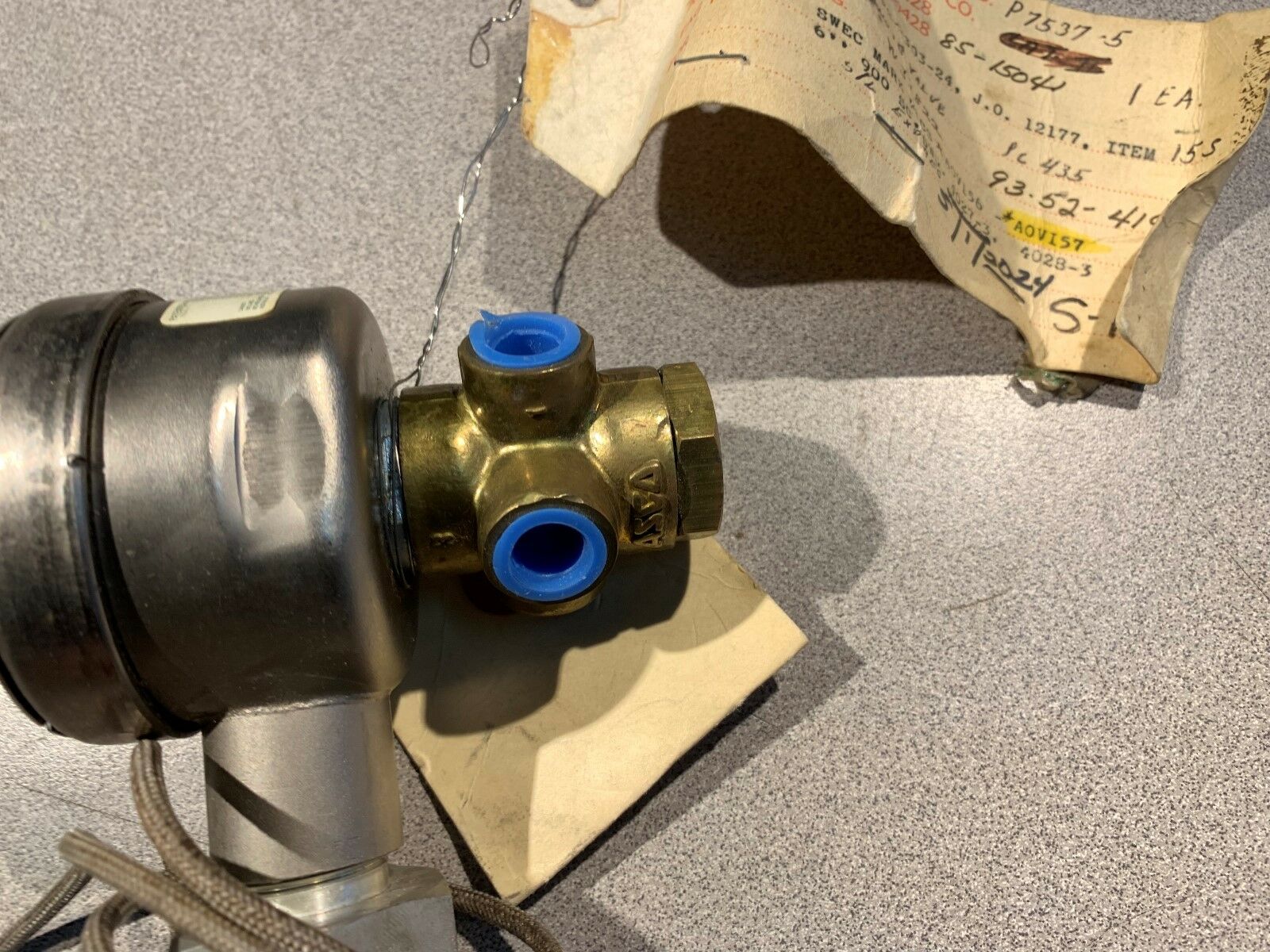 NEW NO BOX ASCO RED HAT SOLENOID VALVE 1/4" PIPE SIZE 120V. COIL NP8320A185E