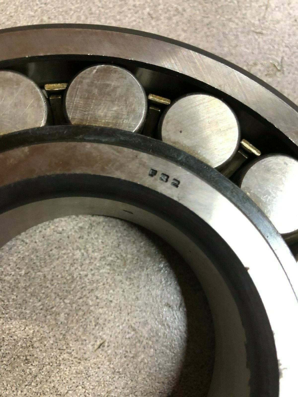 NEW NO BOX SNR ROLLER BEARING 21313 F32
