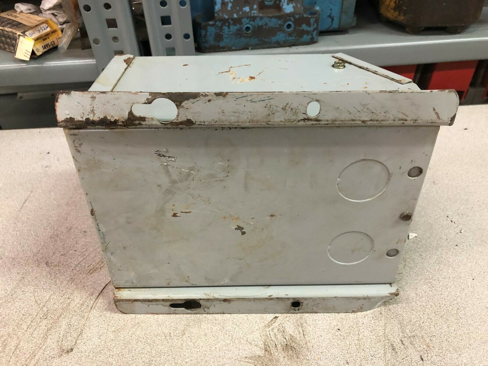 NEW NO BOX GE 1KVA 540/570/600 V PRI 120/240V SEC RAIN PROOF 3R ENCLOSURE TRANSF