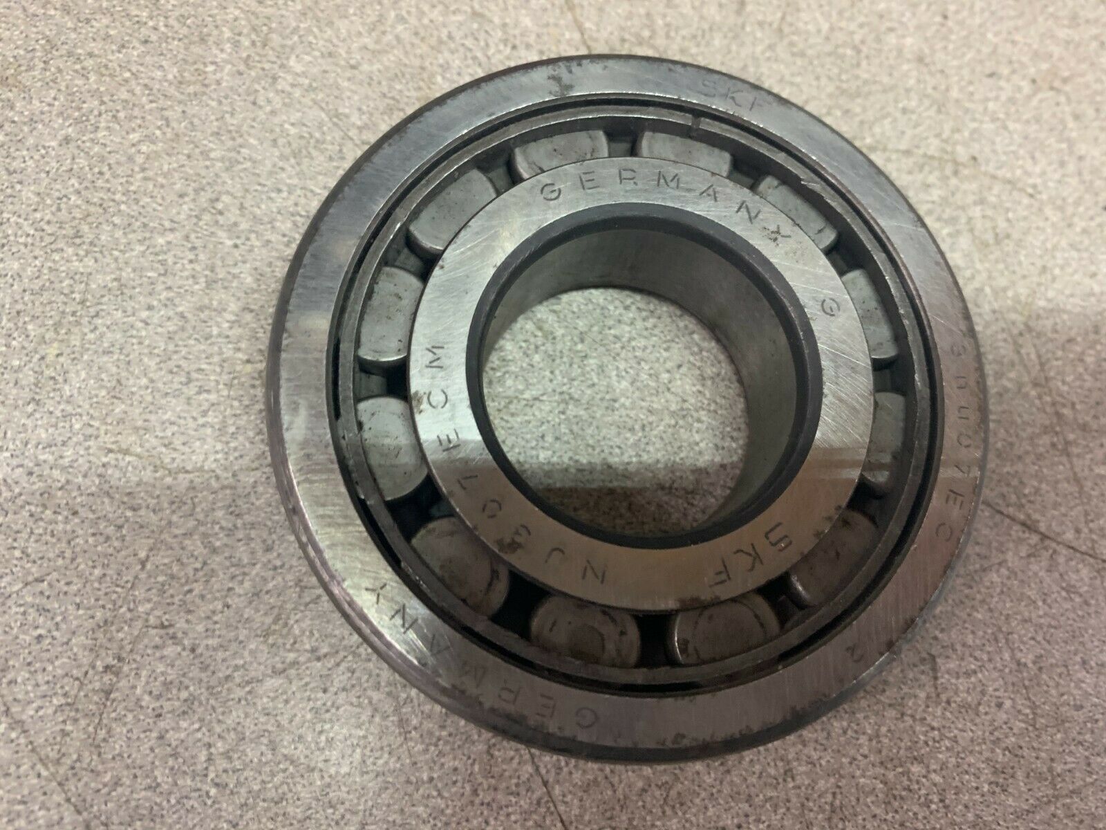 NEW IN BOX SKF ROLLER BEARING NJ 307 ECM