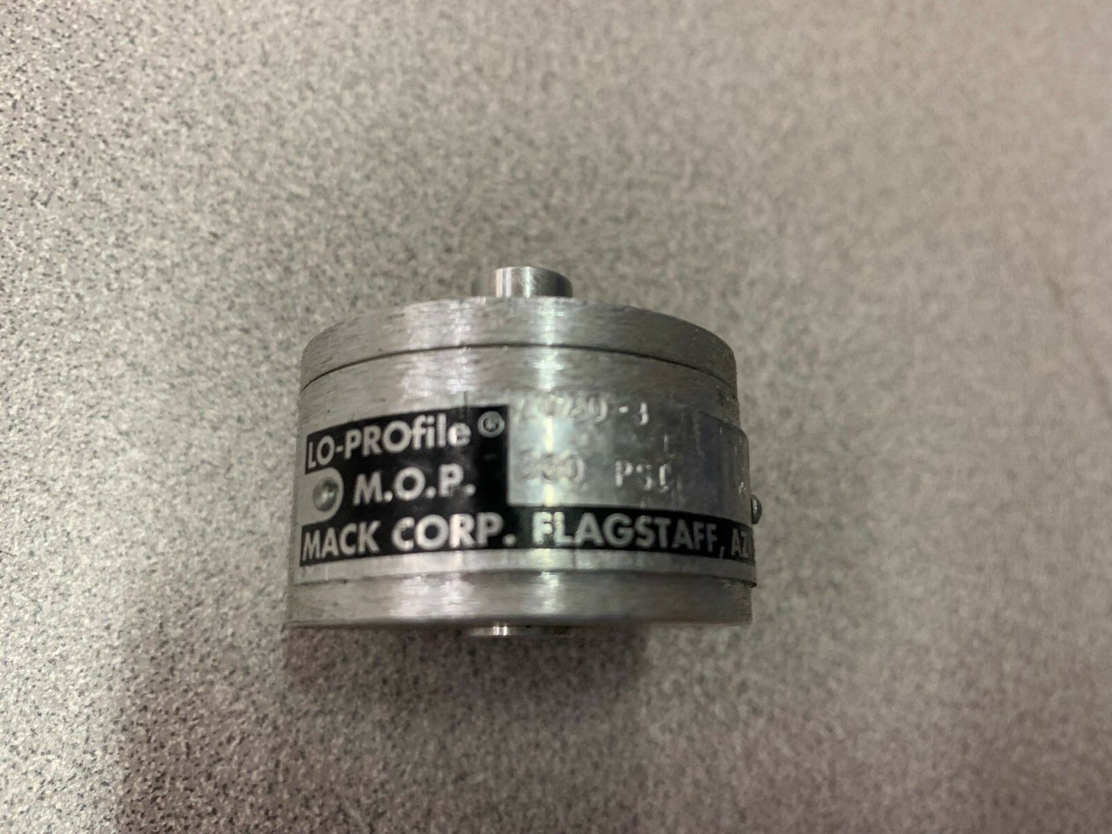 NEW NO BOX MACK CYLINDER 1020-3