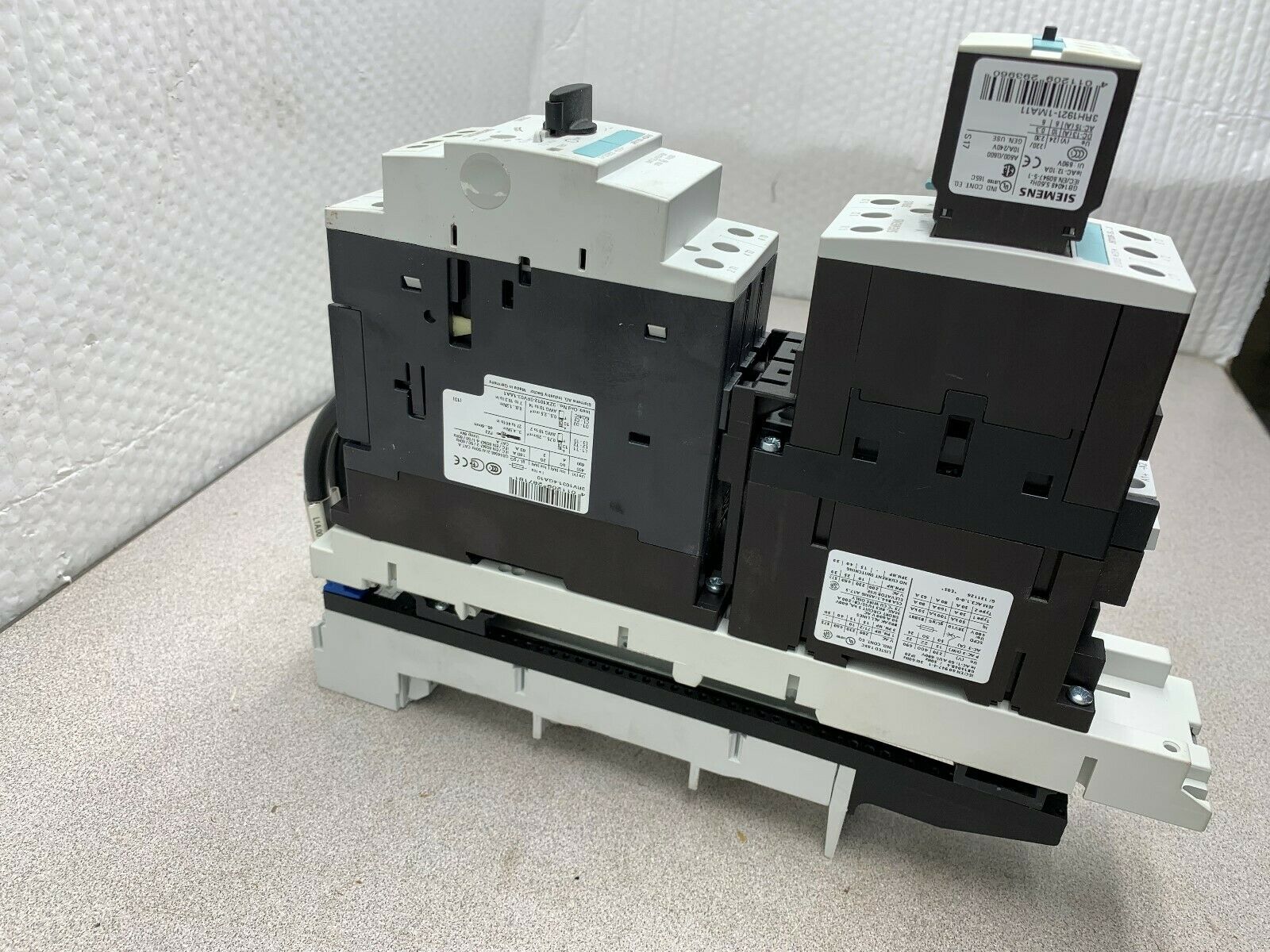 NEW TAKEOUT SIEMENS 3RV1031-4GA10 STARTER COMBINATION 3RA1130-4GB36-0BB4