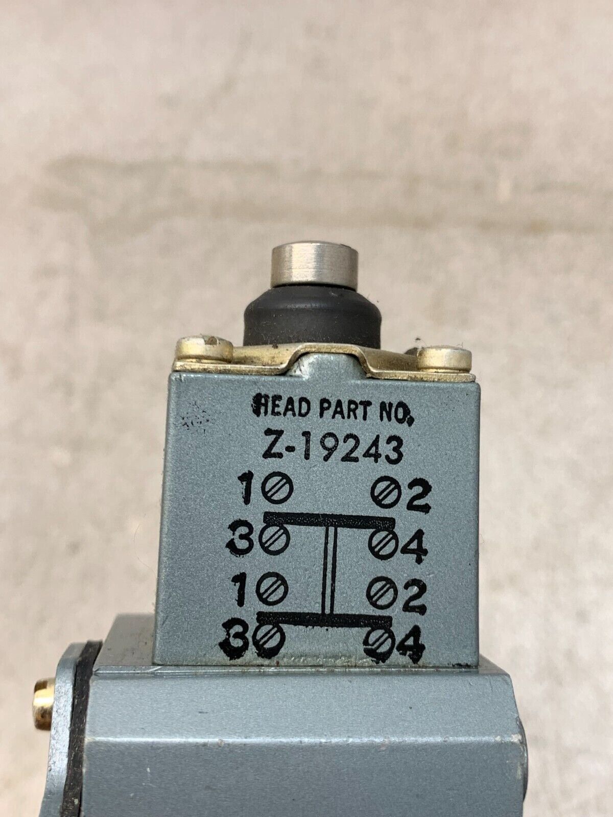 NEW NO BOX ALLEN-BRADLEY OILTIGHT LIMIT SWITCH 802T-BT SERIES 1