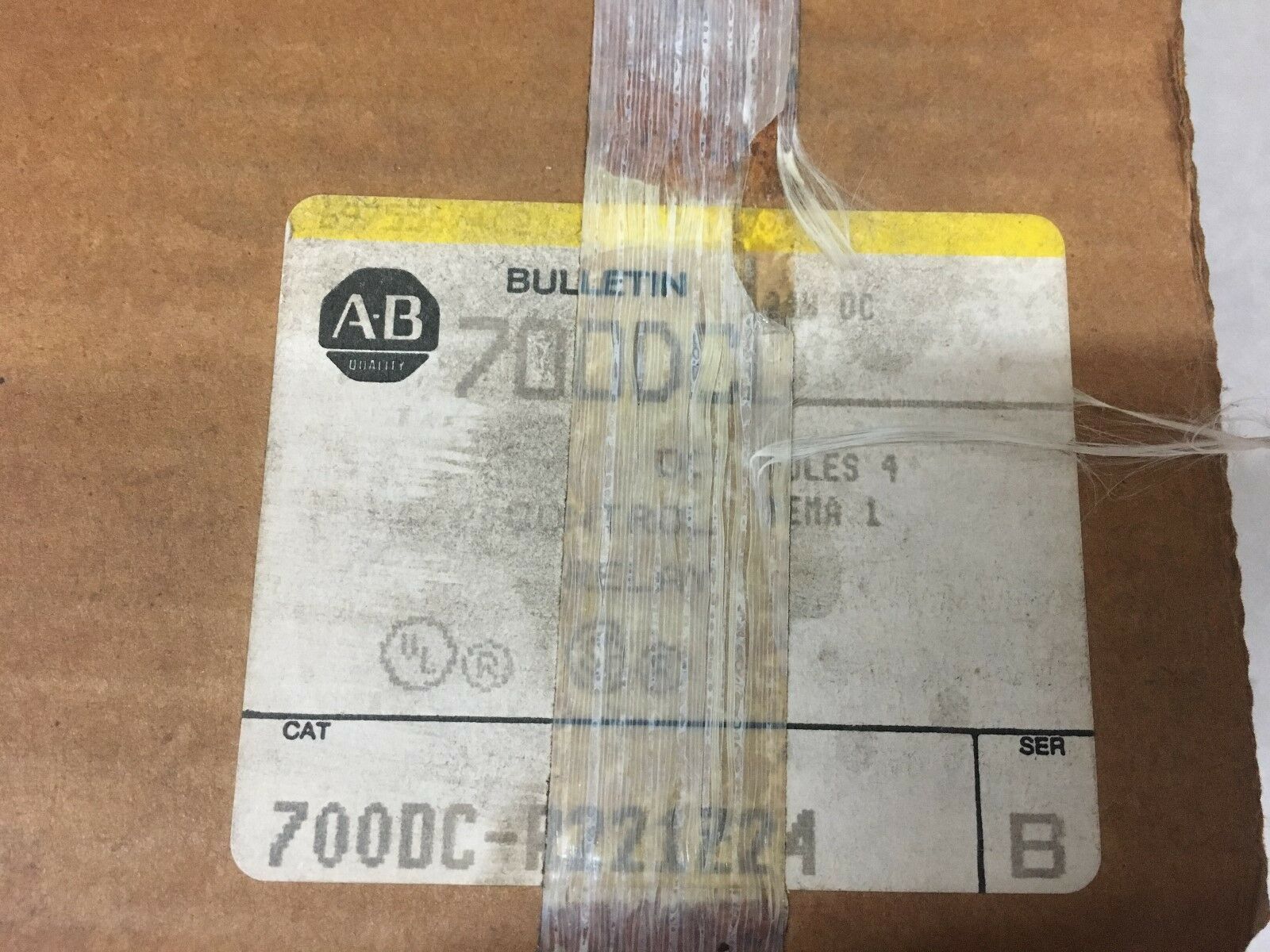 NEW IN BOX ALLEN BRADLEY RELAY 700DC-R221Z24 SERIES B