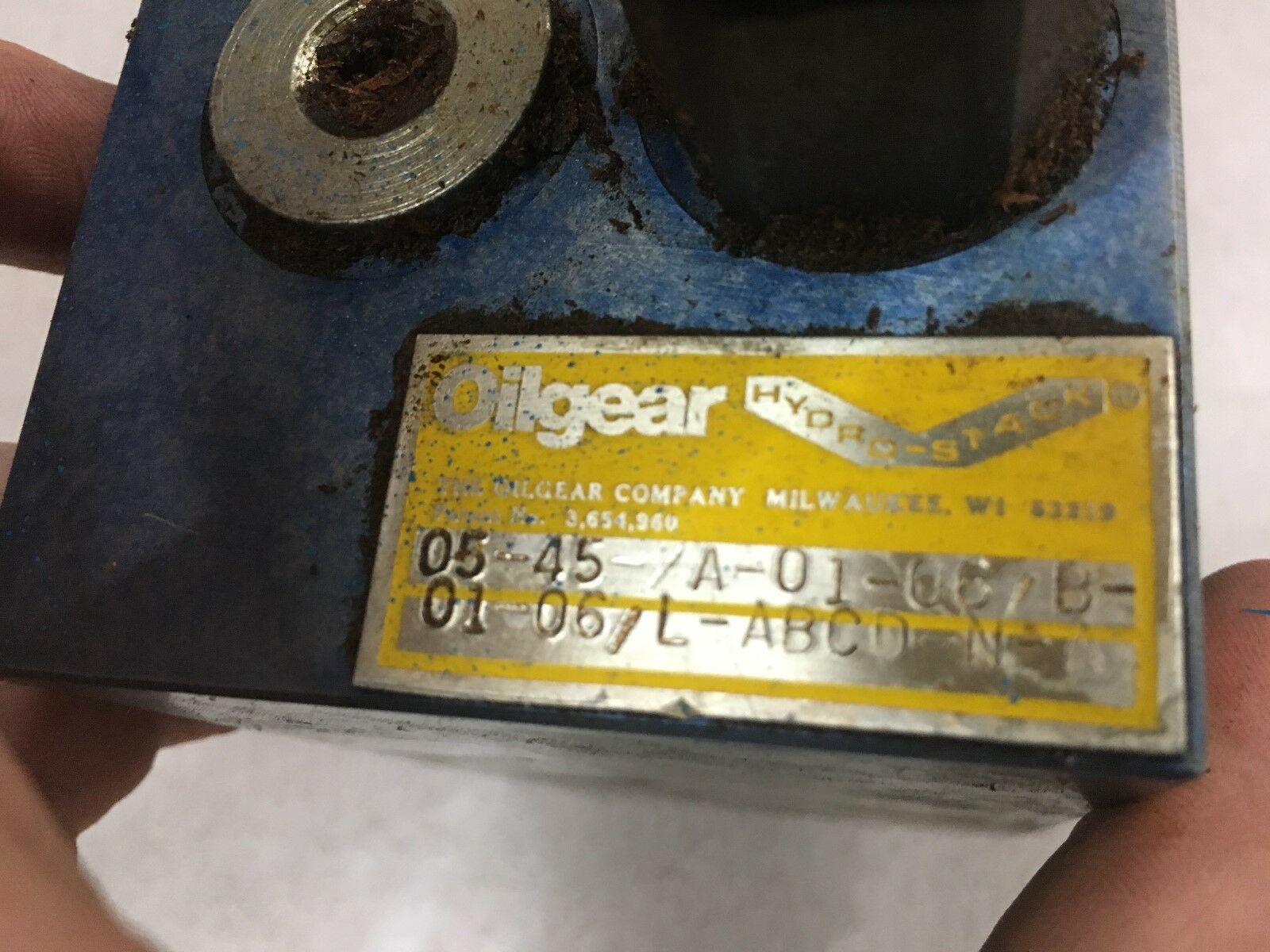 NEW NO BOX OILGEAR HYDRAULIC VALVE 05-45-/A-01-06/B-01-06/L-ABCD-N-A