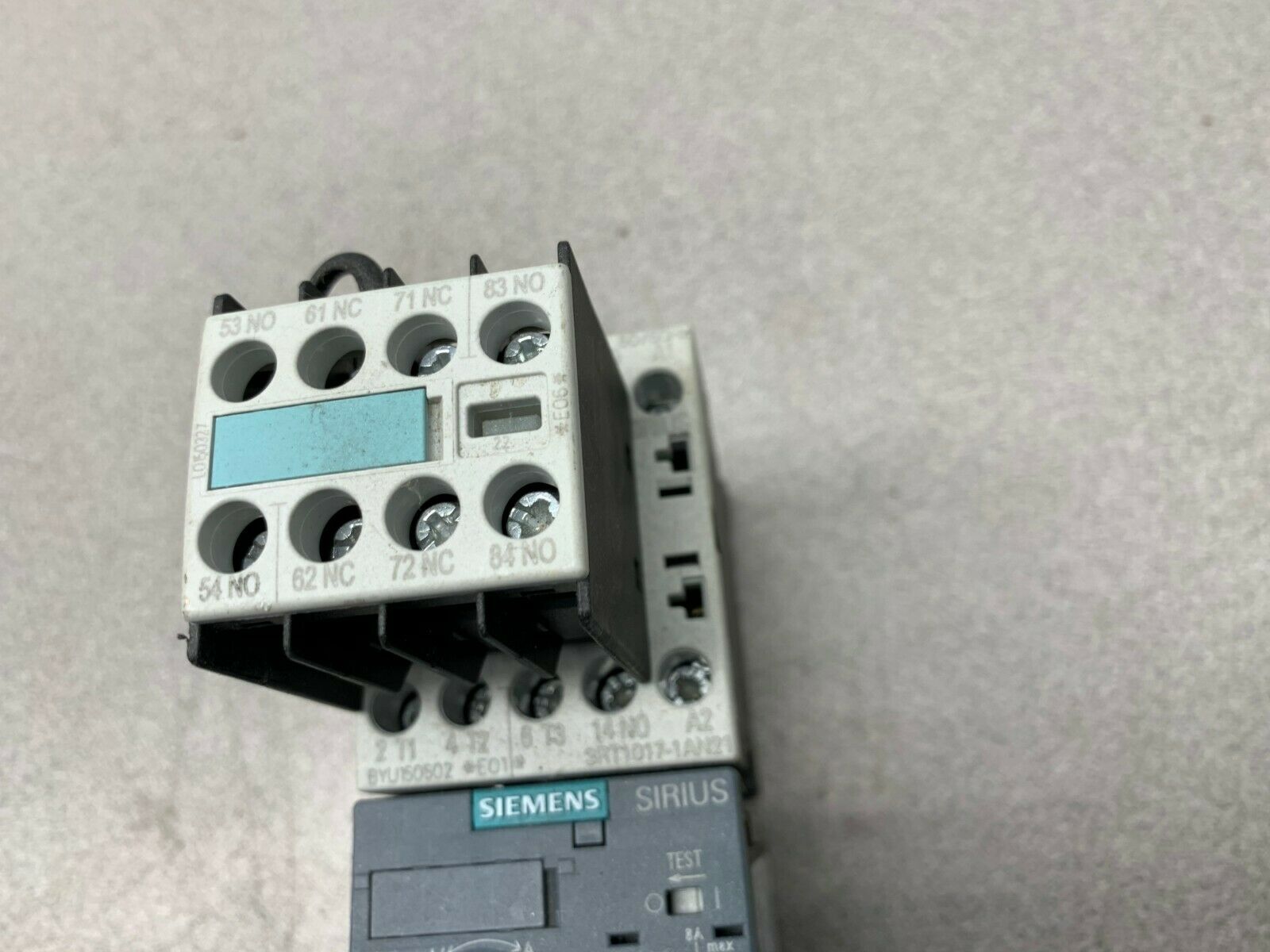 USED SIEMENS CONTACTOR 3RT1017-1AN21 WITH RELAY 3RU2116-1HB0 AND 3RH1911-1FA22