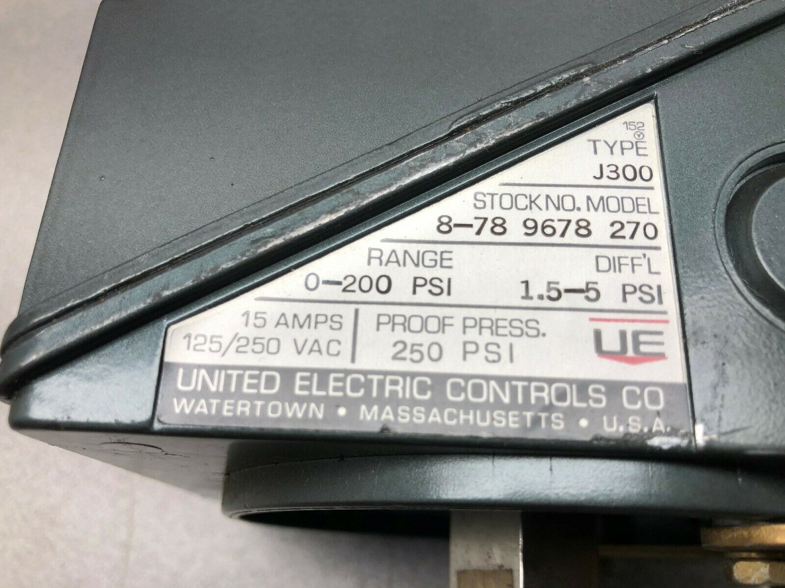 NEW NO BOX UE J300 0-200 PSI RANGE PRESSURE SWITCH 8-78 9678 270