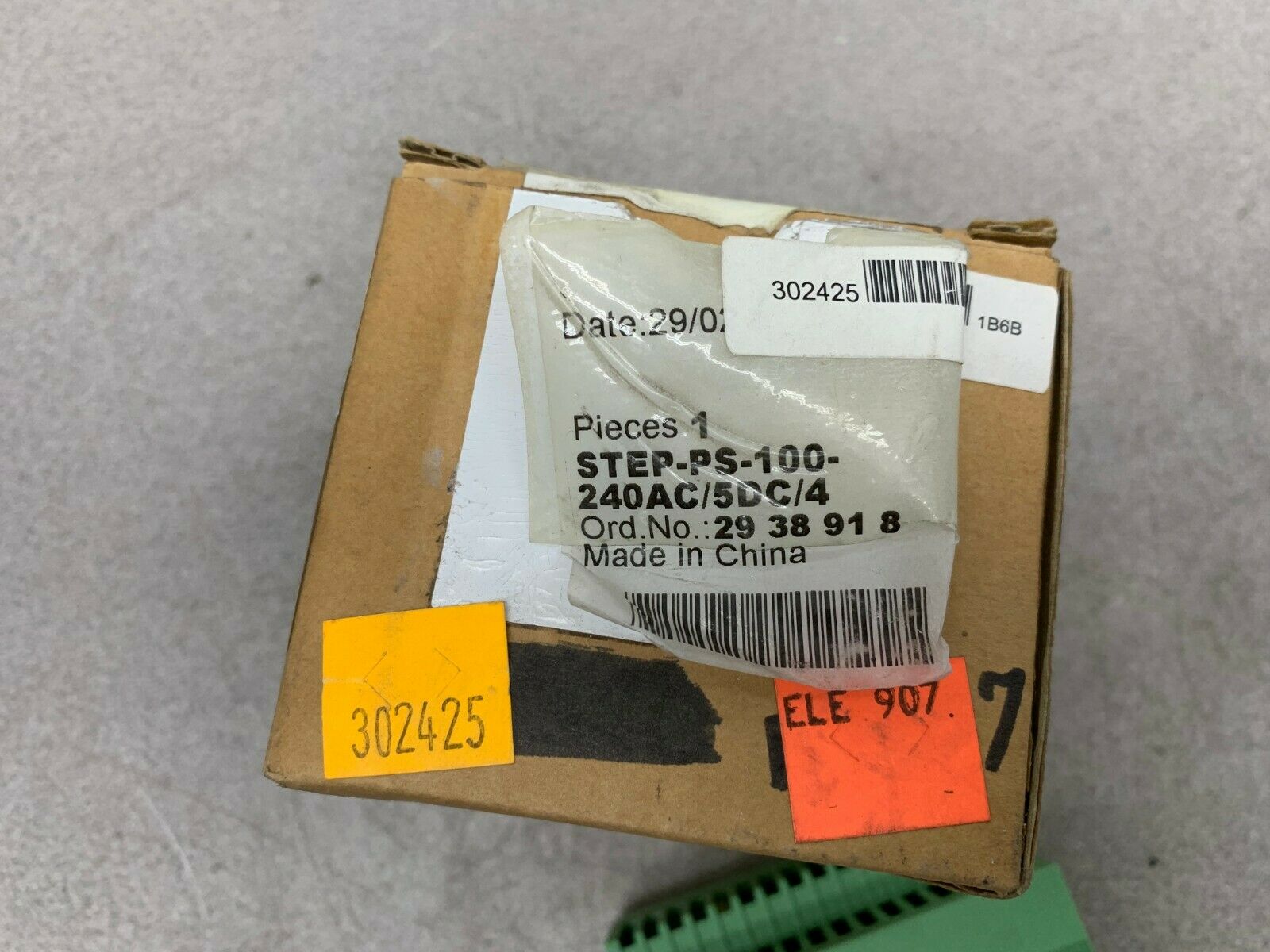 NEW IN BOX PHOENIX CONTACT STEP POWER SUPPLY STEP-PS-100-240AC/5DC/4