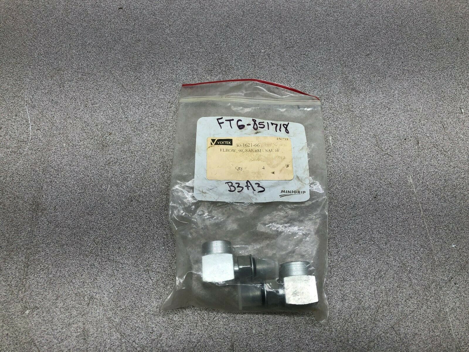 NEW NO BOX (LOT OF 2) VEKTEK SAE-6M SAE-6F 90 DEG ELBOW 30-1621-66