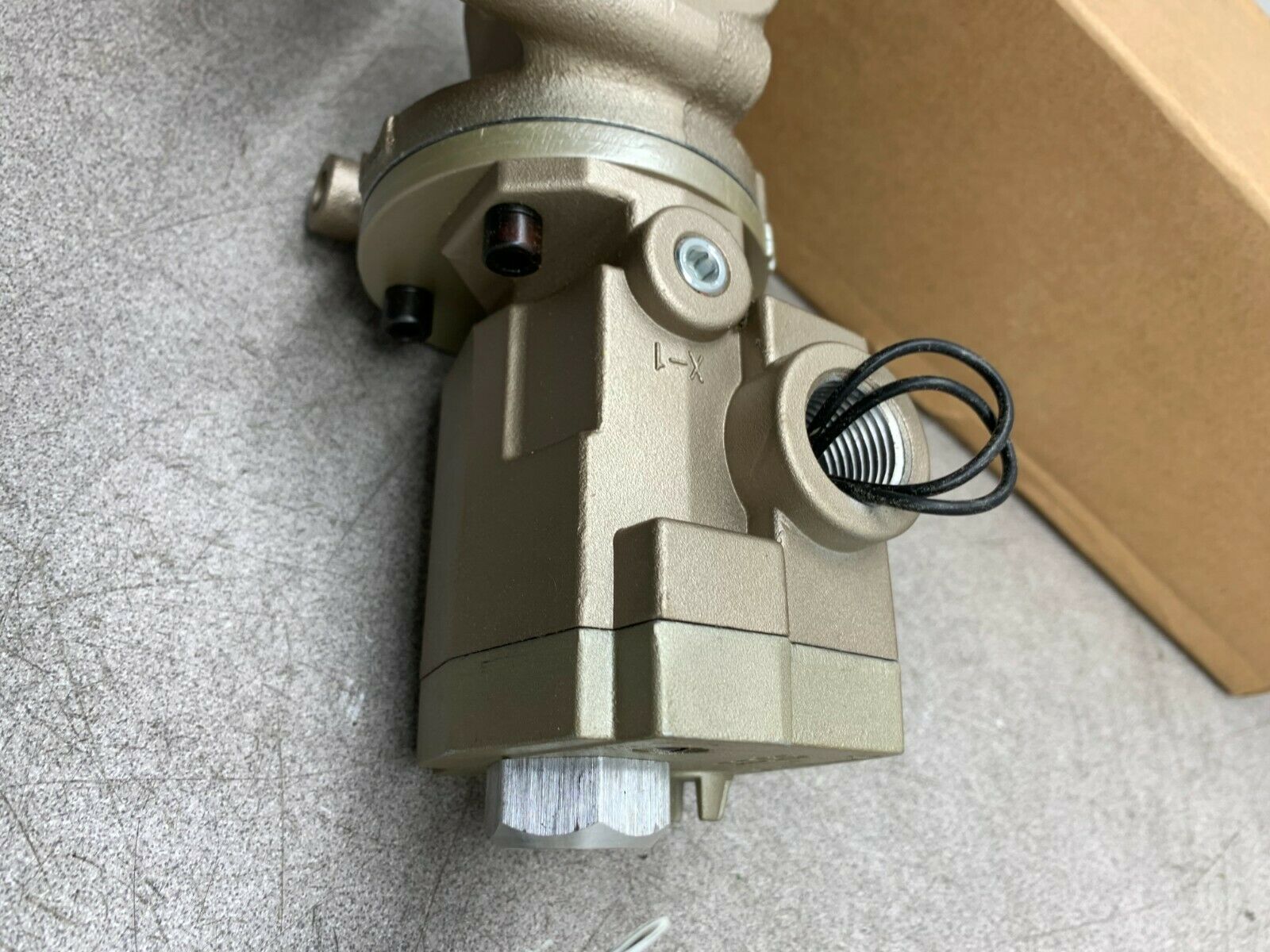 NEW IN BOX ROSS 24 VDC. SOLENOID CONTROL VALVE 2171B4011W