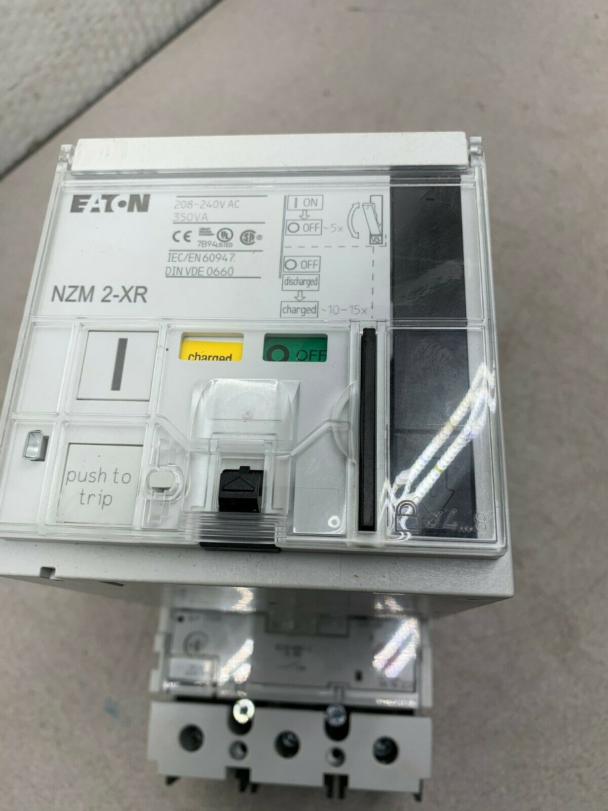 NEW EATON MOELLER 250AMP BREAKER WITH SYNCHRONIZED REMOTE OPERATOR NZM 2-XR