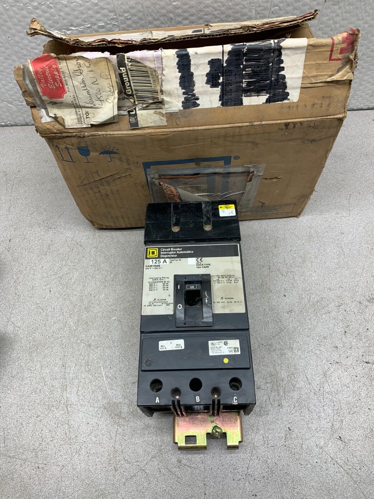 NEW IN BOX SQUARE D 2 POLE 125AMP CIRCUIT BREAKER KA26125AB