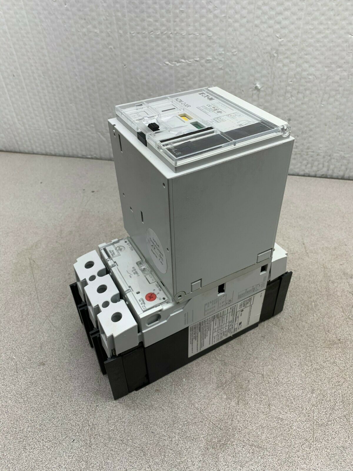 NEW EATON MOELLER 250AMP BREAKER WITH SYNCHRONIZED REMOTE OPERATOR NZM 2-XR