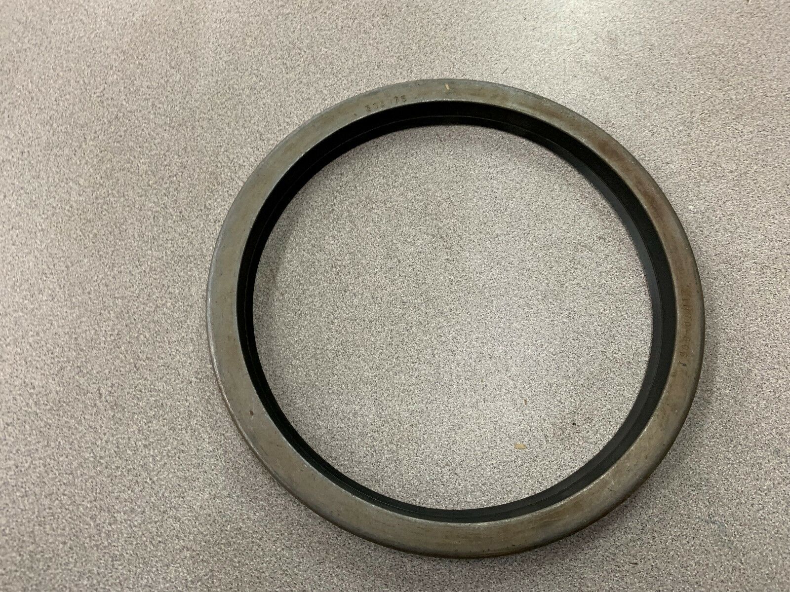 NEW NO BOX CATERPILLAR BEARING 300075