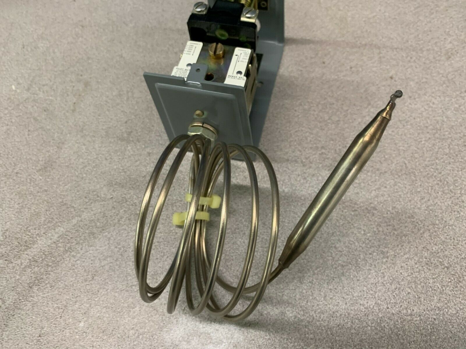 NEW NO BOX ALLEN-BRADLEY TEMPERATURE SWITCH 837-A60X15A SERIES A (NO COVER)