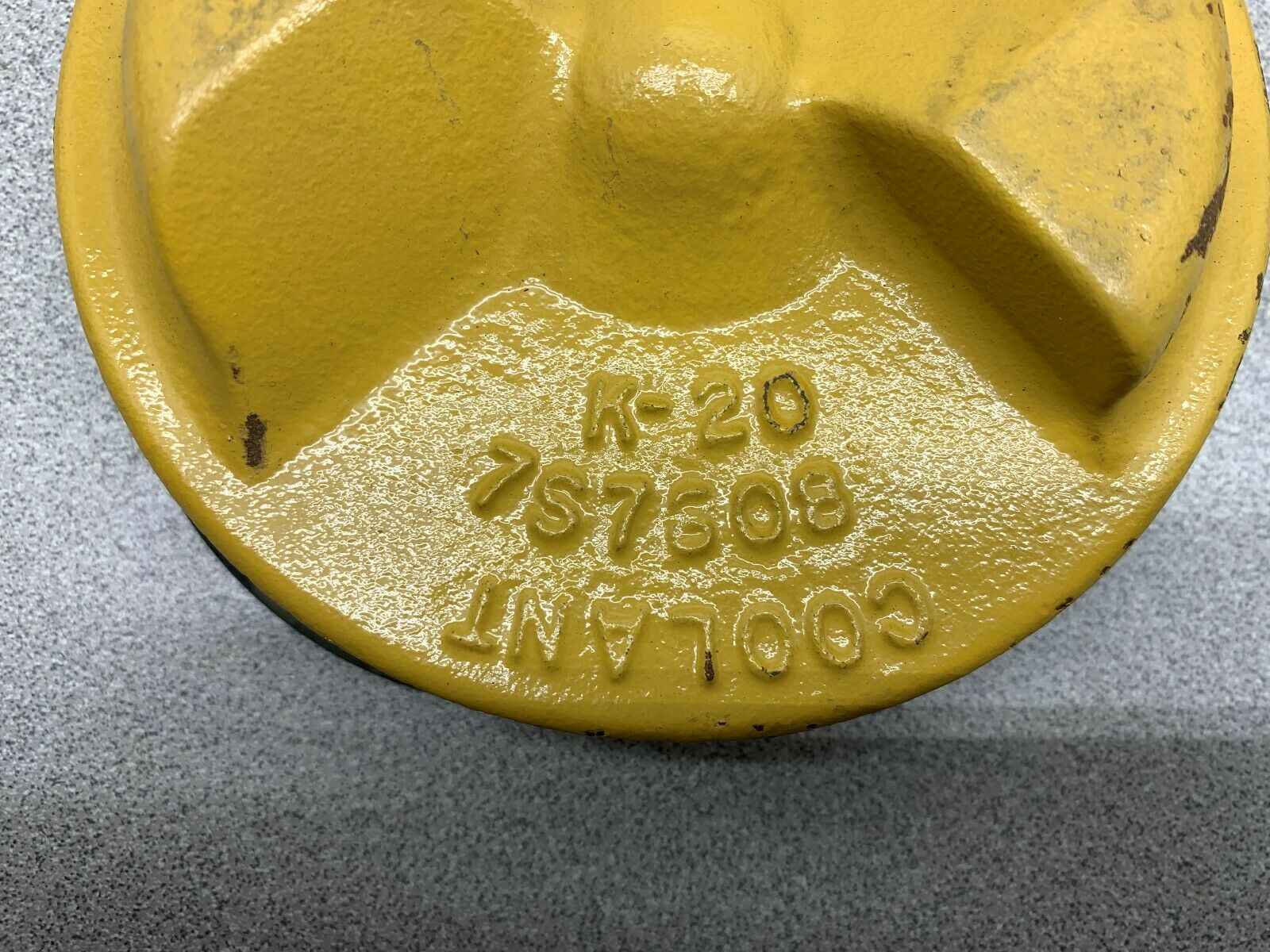 NEW NO BOX CATERPILLAR FUEL CAP 757808