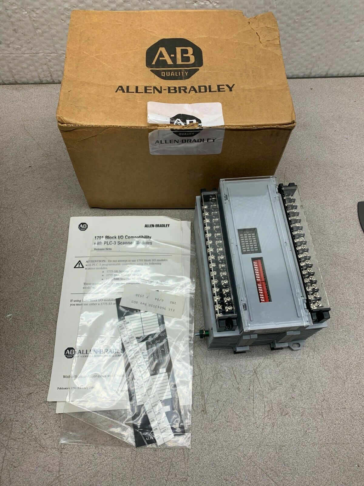 NEW IN BOX ALLEN-BRADLEY BLOCK I/O MODULE 1791-24BR SERIES B