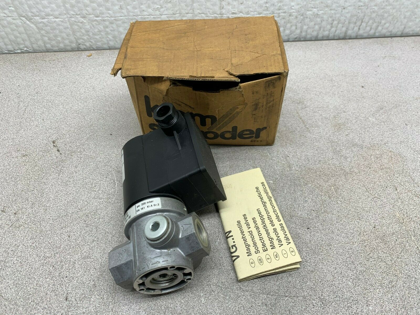 NEW IN BOX KROM SCHRODER GAS SOLENOID VALVE VG 15 R02NM31D