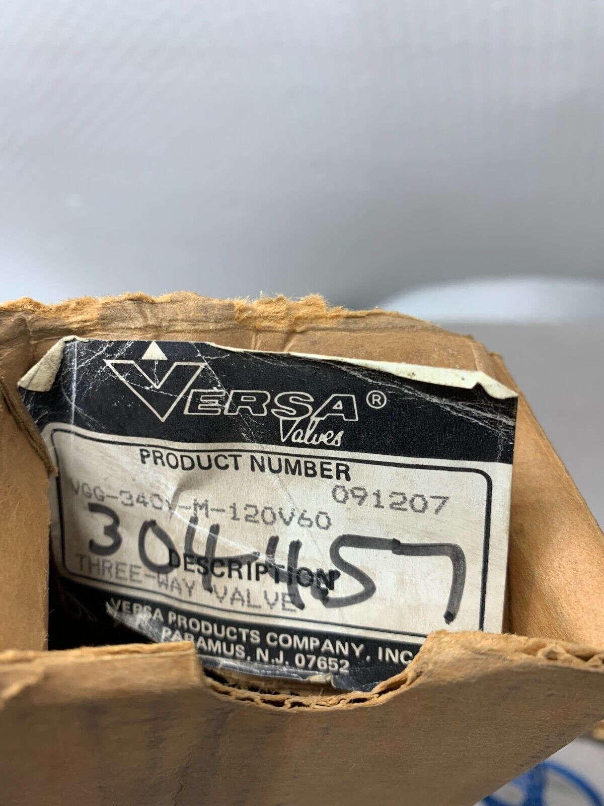 NEW IN BOX VERSA SOLENOID VALVE VGG-3401-M-120V60