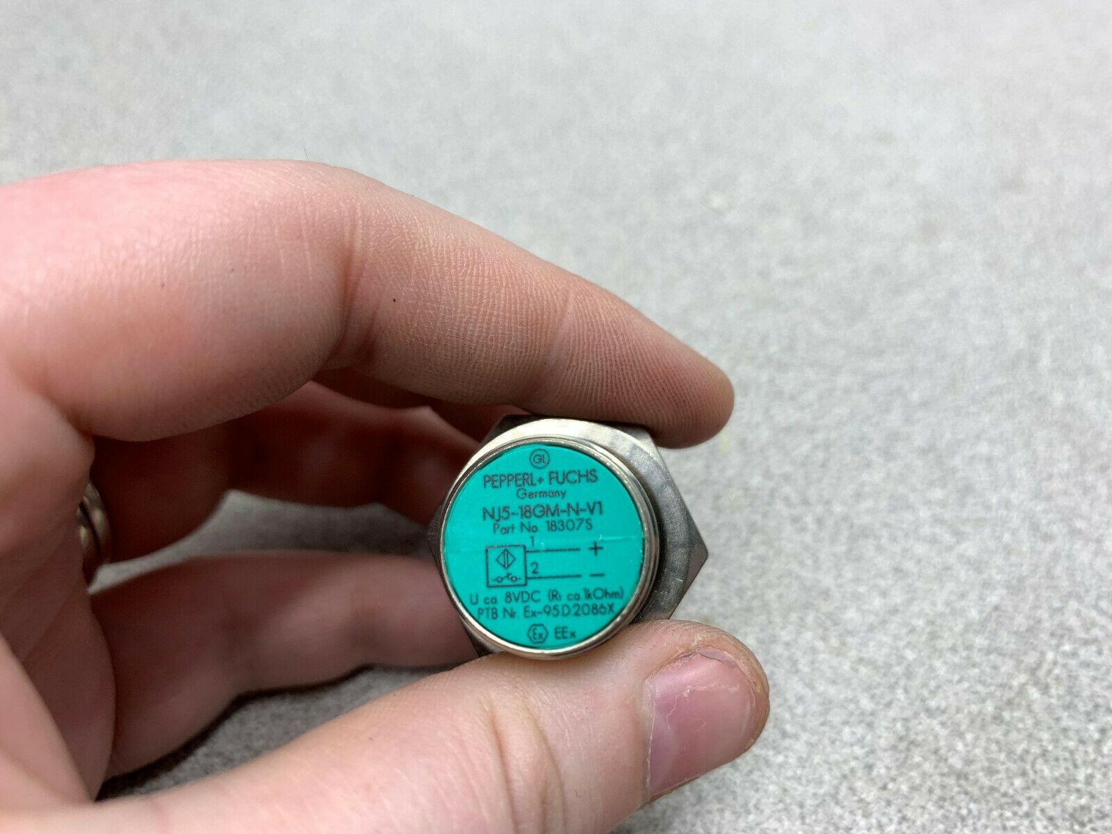 NEW NO BOX PEPPERL+FUCHS BOLT 18307S