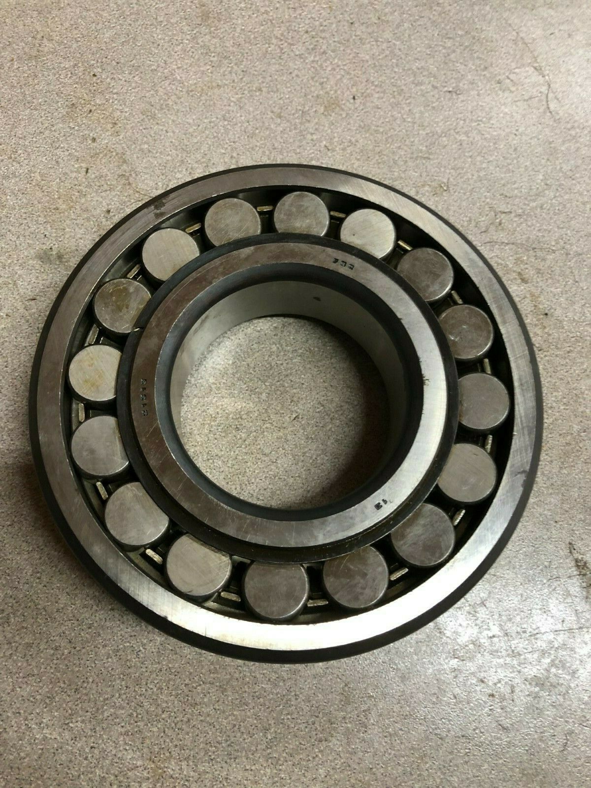 NEW NO BOX SNR ROLLER BEARING 21313 F32