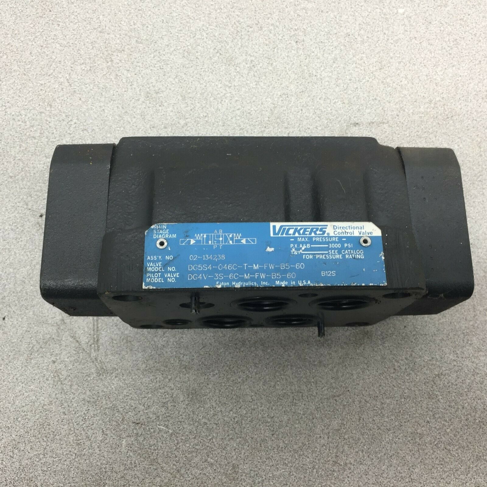 NEW NO BOX VICKERS PILOT OPERATED VALVE DG5S4-046C-T-M-FW-B5-60