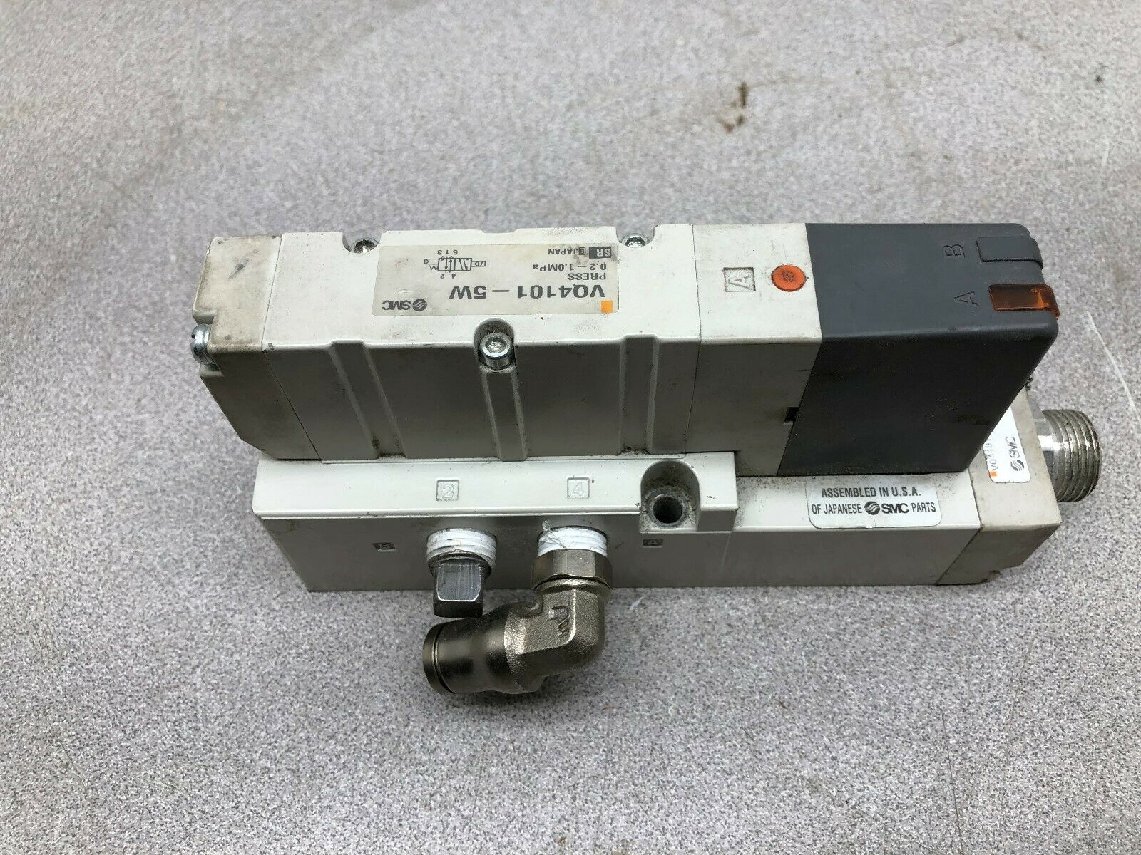 USED SMC PNEUMATIC SOLENOID VALVE VQ4101-5W